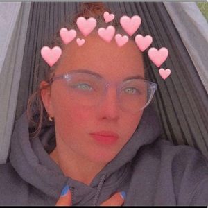 Meet your Posher, Danika